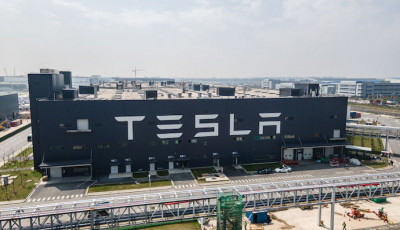 Tesla призупинила виробництво на своєму заводі в Шанхаї
