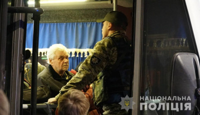 Біль, сльози в очах та нова надія: поліція Київщини  евакуювала громадян з окупованих сіл Броварщини
