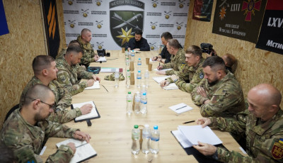 Зеленський обговорив із військовими потреби армії та розвиток дронових технологій