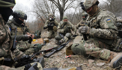 Зеленский внес в Раду проект закона о продлении военного положения