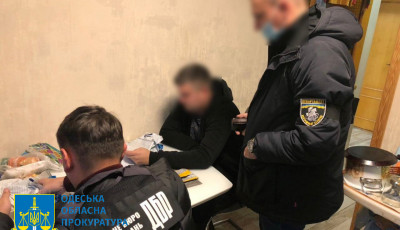 Позбавлення волі та вимагання 170 тис грн за непритягнення до надуманої кримінальної відповідальності – підозрюють двох поліцейських на Одещині 