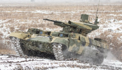 Російська армія провела танкові навчання з бойовими стрільбами біля кордонів України і в Криму