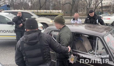 Завдяки чат-боту столичні спецпризначенці затримали молодика із наркотичними речовинами