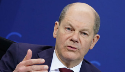 Шольц у розмові із Зеленським підтвердив схвалення 5 млрд євро макрофіну