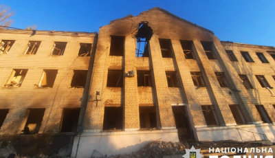 Поліція фіксує наслідки масованої атаки Херсонщини армією рф, внаслідок якої поранено 16 людей, з них четверо дітей
