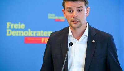 Німецький політик виступив за військовий захист кораблів з українським зерном