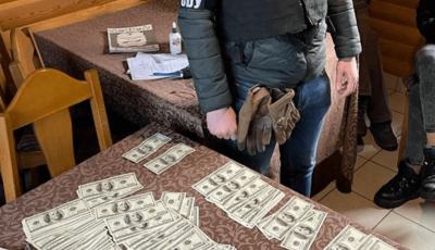 На Київщині учасники оборудки вимагали з людей десятки тисяч доларів за «вирішення» земельних питань
