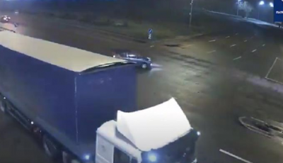В Киеве пьяный водитель влетел в грузовик и пытался сбежать с места ДТП