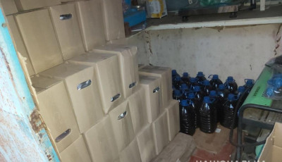 Майже 2 тонни сурогатного алкоголю вилучили правоохоронці у підприємця на Обухівщині 