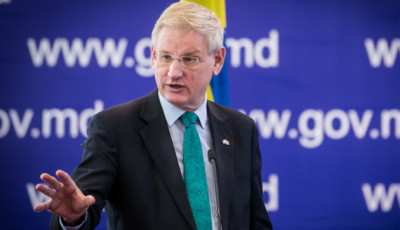 Колишній прем'єр-міністр Швеції вважає, що для тривалого розвитку оборонних можливостей України потрібна коаліція держав