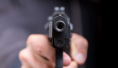 У Києві невідомий з автівки вистрелив у чоловіка. Поліція ввела спецоперацію