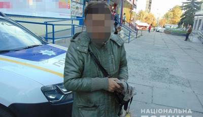 Суд призначив покарання жінці за скоєння крадіжки з камери схову столичного супермаркету