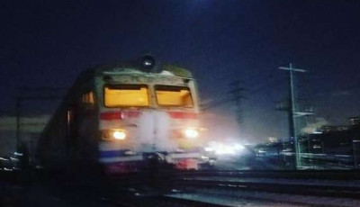 Неподалік столичної станції «Караваєві Дачі» електропотяг збив чоловіка