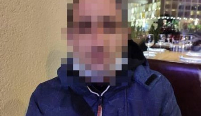 На столичному Печерську оперативники затримали чоловіка за крадіжку з автомобіля
