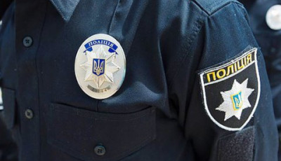 За вчинення хуліганства в одному із розважальних закладів столиці слідчі поліції повідомили про підозру трьом чоловікам