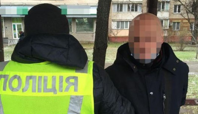 Київські оперативники протягом години затримали іноземця, який обікрав пасажирку автобуса