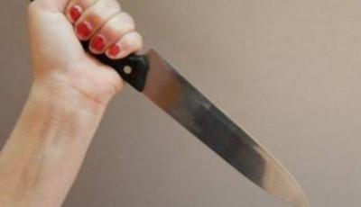 На Сумщині 21-річна дівчина поранила ножем старшого брата