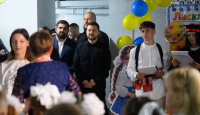 Зеленський у День знань відвідав школу на Київщині та поспілкувався з учнями