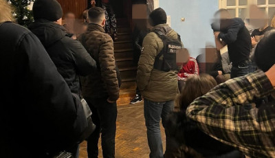 Торгівля людьми під прикриттям реабілітаційного центру: у Дніпрі поліцейські встановили чотирьох учасників злочинної групи