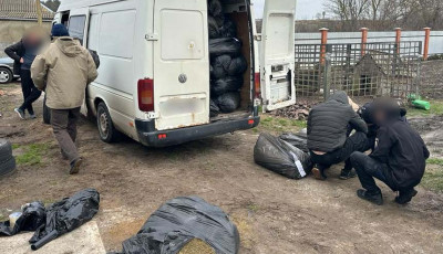 На Чернігівщині поліцейські припинили діяльність підпільного цеху з масштабного виготовлення тютюнової продукції