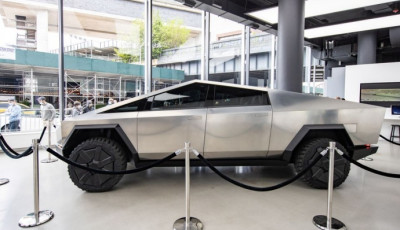 Tesla планує почати серійне виробництво пікапа Cybertruck наприкінці 2023 року – ЗМІ