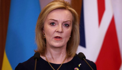 Виступ експрем’єрки Британії зірвав банер з гігантським салатом – їй це не сподобалося