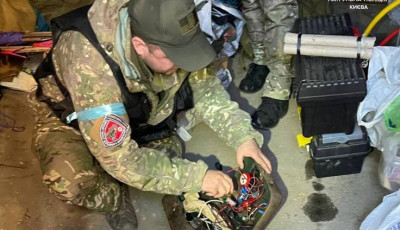 Столичні патрульні виявили вибухівку у одному з гаражів