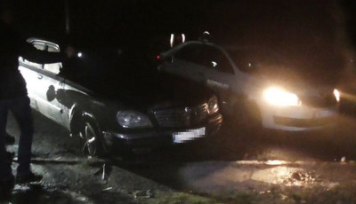 На столичній Троєщині поліцейські затримали чоловіка, який підпалив автомобіль знайомого