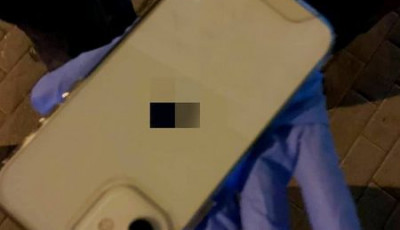 Столичні правоохоронці затримали двох жінок, які поцупили телефон у перехожої