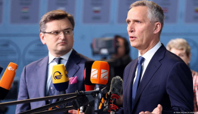 Столтенберг та Кулеба обговорили мобілізацію в РФ і ядерні погрози Путіна