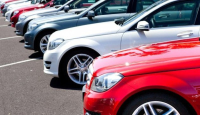 Українці за кілька днів спустошили автосалони через можливе збільшення військового збору - експерт