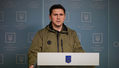 Подоляк заявив, що рф обстріляла мечеть у Харкові, поки путін просив зброю в Ірані