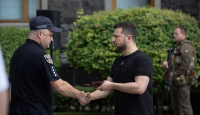 Зеленський зустрівся з поліцейськими і вручив державні нагороди
