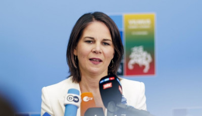 НАТО не може назвати дату вступу України з огляду на війну – Бербок