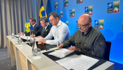 Україна й Швеція підписали угоди про оборонні закупівлі та обмін секретною інформацією
