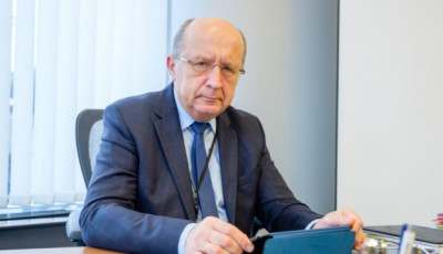 Вибори не можуть бути частиною переговорів, бо посилять Путіна - єврокомісар