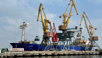 Україна придбає судно для збору нафтопродуктів з поверхні води