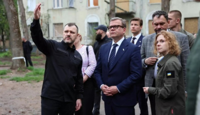 Прем’єр Фінляндії відвідав місце ракетної атаки РФ у Києві 24 квітня