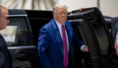Трамп знову натякнув на можливість третього президентського терміну