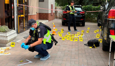 У Києві понад 20 разів вистрілили у директора клініки: поліція розслідує замах на вбивство