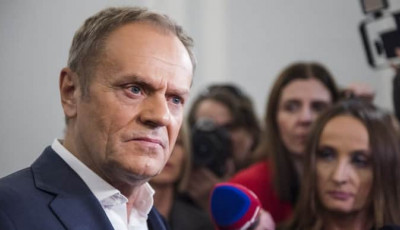 Туск критикує республіканців за блокування допомоги Україні: Рейган перевертається в труні