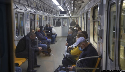 У Києві після двомісячного закриття через карантинні обмеження відновив роботу метрополітен