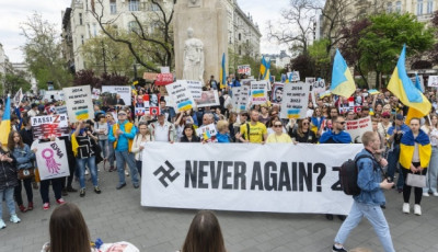 В Венгрии впервые прошел многолюдный митинг за Украину, рядом с пророссийским