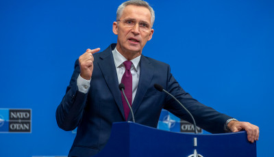 НАТО надаватиме Україні допомогу так довго, як це буде необхідно – Столтенберг