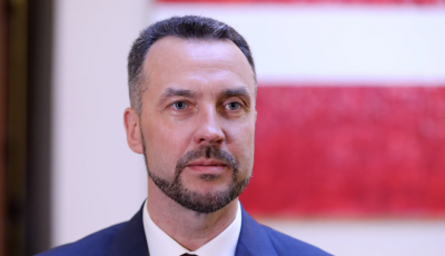 Глава МВД Латвии заявил об усталости общества от приема беженцев из Укр