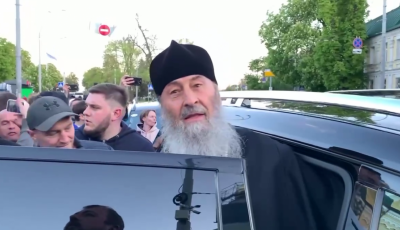 Митрополита УПЦ МП випровадили з Лаври під вигуки 