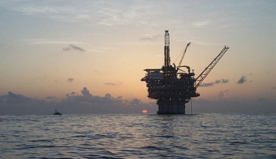 Китай нарощує видобуток нафти, щоб знизити залежність від імпорту, - Bloomberg