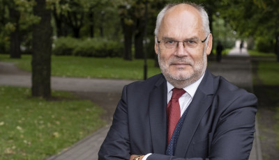 Президент Естонії відклав поїздку до Австралії, бо у канцелярії нема грошей
