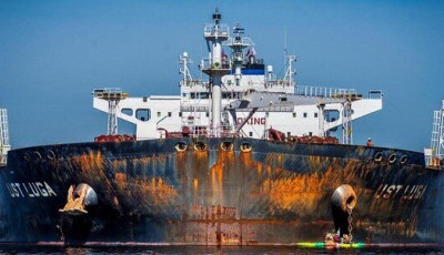Біля Босфору збільшився затор із танкерів із російською нафтою