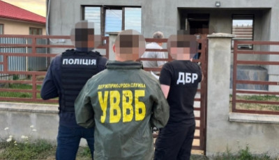 ДБР викрило правоохоронця, який переправляв ухилянтів